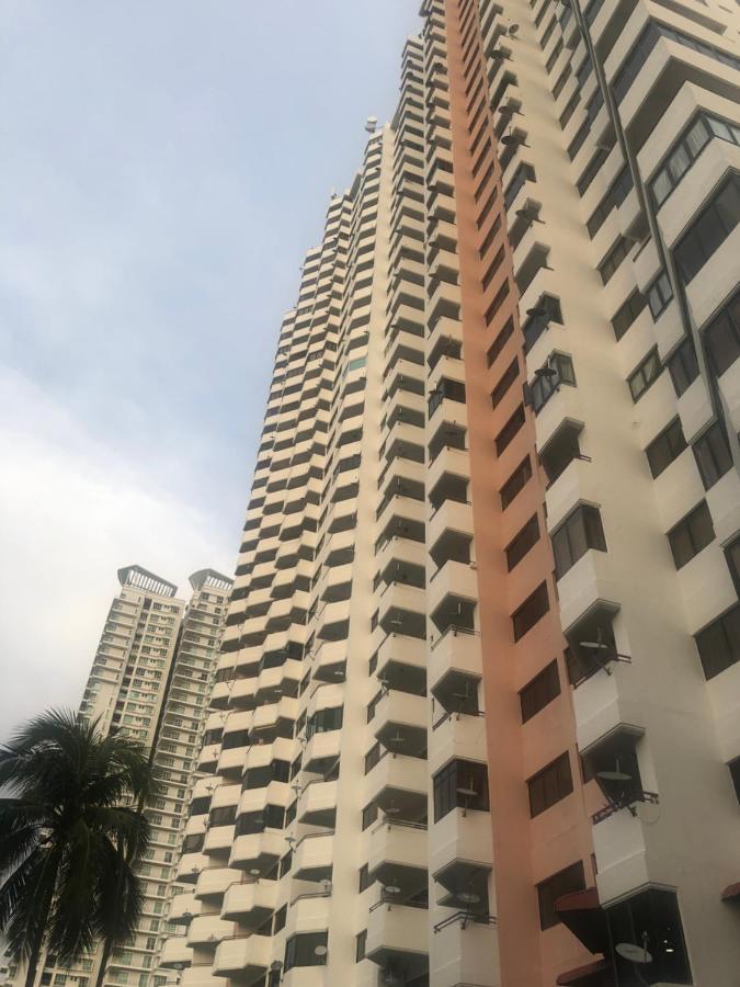 Beach Resort 7 Home Stay Sri Sayang Apartment Batu Ferringhi 3Bedroom Exterior photo