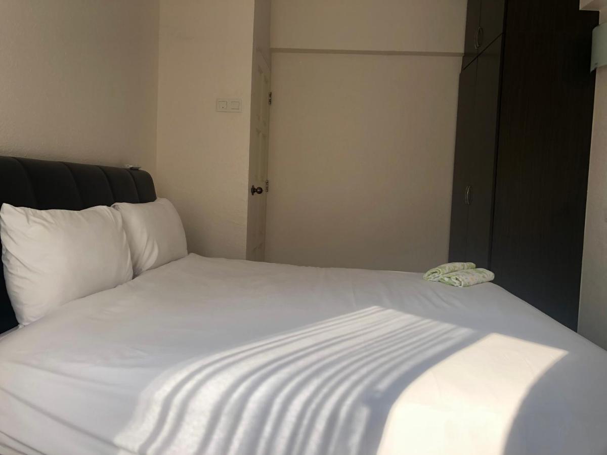 Beach Resort 7 Home Stay Sri Sayang Apartment Batu Ferringhi 3Bedroom Exterior photo
