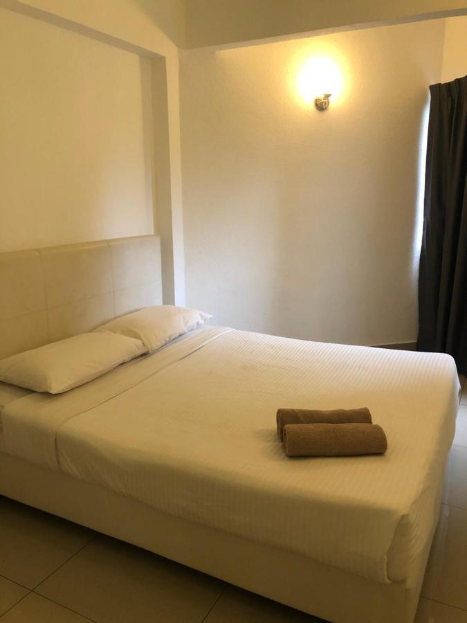 Beach Resort 7 Home Stay Sri Sayang Apartment Batu Ferringhi 3Bedroom Exterior photo