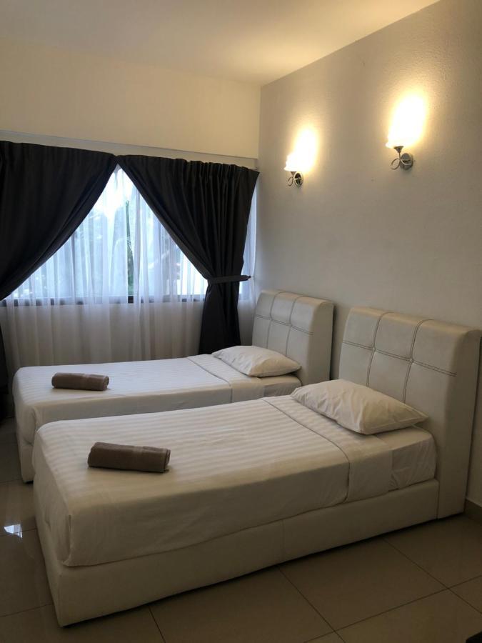 Beach Resort 7 Home Stay Sri Sayang Apartment Batu Ferringhi 3Bedroom Exterior photo