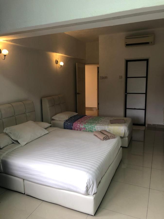 Beach Resort 7 Home Stay Sri Sayang Apartment Batu Ferringhi 3Bedroom Exterior photo